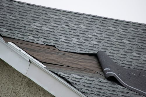 Common Mistakes That Reduce Shingle Lifespan